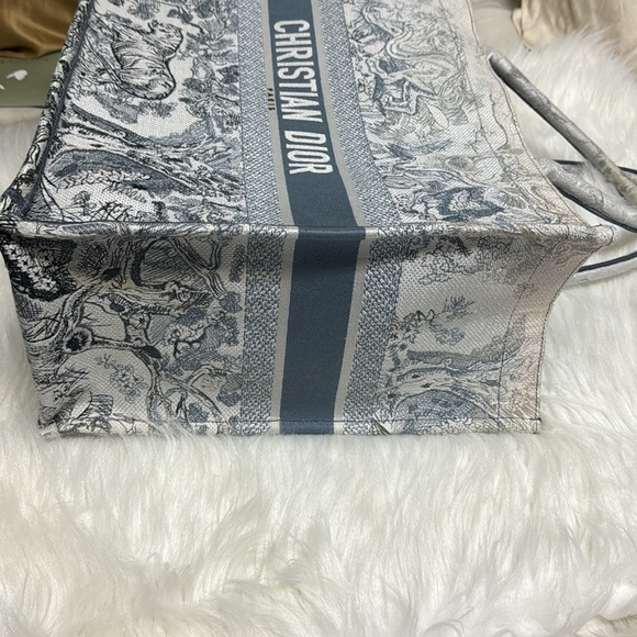 Christian Dior Book Tote Embroidered Canvas Large Blue - Picture 5 of 7